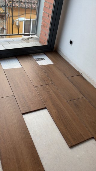 Suelo cerámico imitación madera nogal ARTENS 16m2