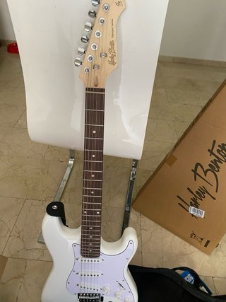 Guitarra Eléctrica Harley Benton + Amplificador