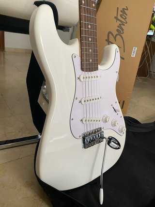 Guitarra Eléctrica Harley Benton + Amplificador