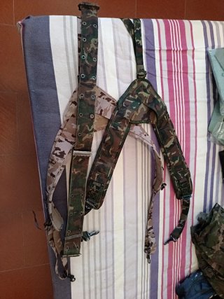 Trinchas y ceñidor camuflaje