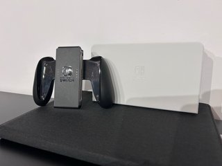 Nintendo Switch OLED Blanca + REGALO