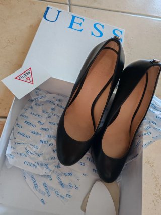 Guess Decolleté Nere in Pelle