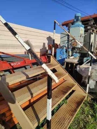 ESCALERA PARA MUELLES ALMACENES