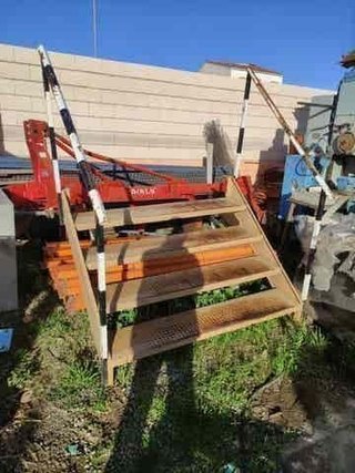 ESCALERA PARA MUELLES ALMACENES