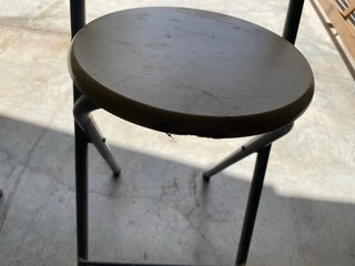 2 Taburetes  Madera y Metal