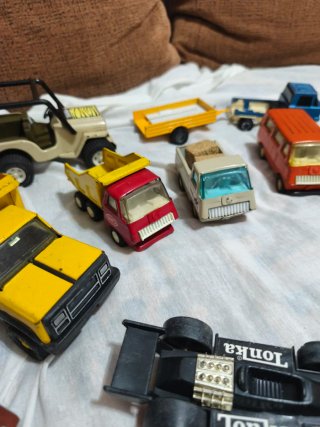Lote de 8 coches de juguete Tonka y 2 ingleses