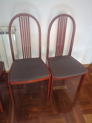 Sillas de comedor de madera y tela