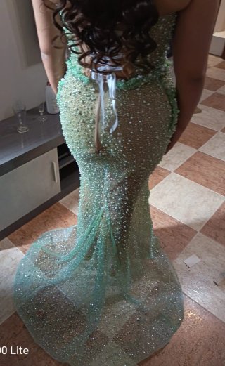 Vestido de fiesta verde y beige