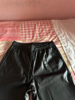 Pantalón cuero ancho negro