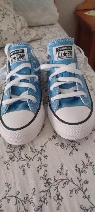 Converse Bajas. Azul. Talla 36. A estrenar.