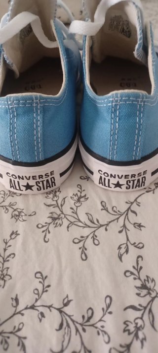 Converse Bajas. Azul. Talla 36. A estrenar.
