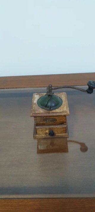 Molinillo de café antiguo