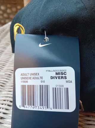 Gorra Nike Football Negra y Dorada