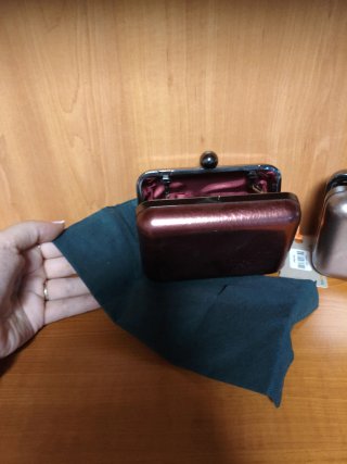 Bolsos de fiesta marrones y dorados