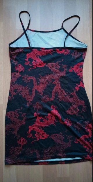 Vestido Shein dragones negro y rojo Talla M