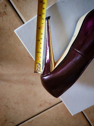 Decolleté viola lucido tacco alto