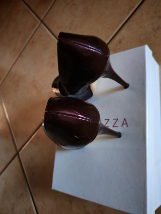 Decolleté viola lucido tacco alto