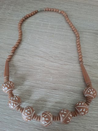 Collar artesanal de bolas de cerámica