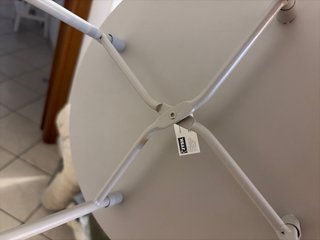 Tavolino porta oggetti grigio metallo