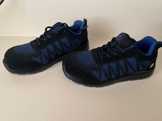 Zapatos de seguridad negros y azules