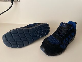 Zapatos de seguridad negros y azules