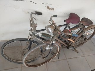 Bicicletas antiguas y repuestos