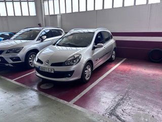 Se alquila plaza de parking/garaje para coche