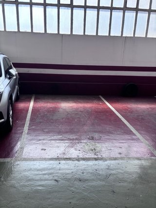 Se alquila plaza de parking/garaje para coche