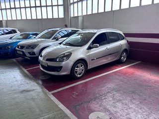 Se alquila plaza de parking/garaje para coche