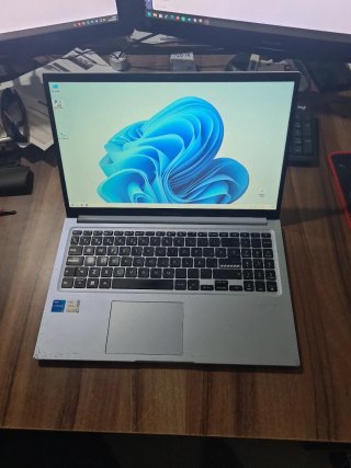ASUS Vivobook 15 i5-1235U 8GB RAM 512GB SSD