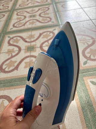 Plancha de vapor azul y blanca