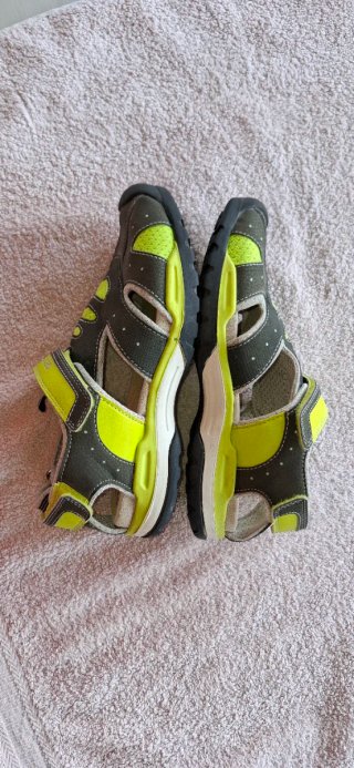 Sandalias Geox Niño Talla 38.