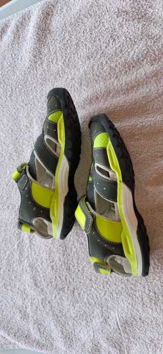 Sandalias Geox Niño Talla 38.