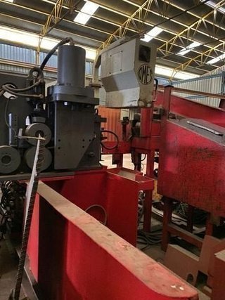 - MAQUINA PARA TRABAJOS FERRALLA