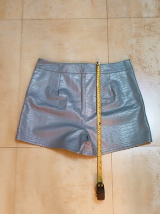 Pantalón corto en polipiel gris - NUEVO