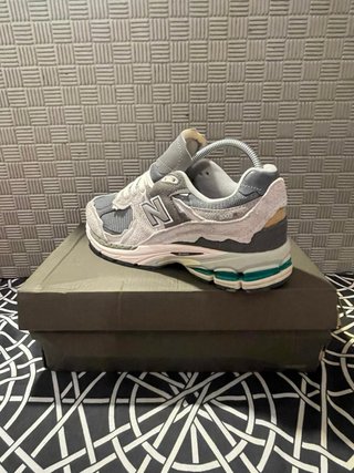 New Balance 2002R Gris/Verde