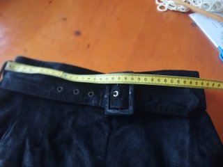 Falda de ante negra con cinturón