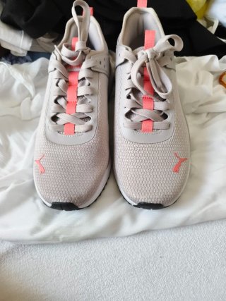 Zapatillas Puma grises y rosas