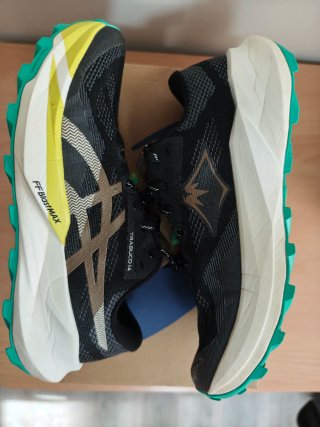 Zapatillas ASICS TRABUCO 14 trail running.