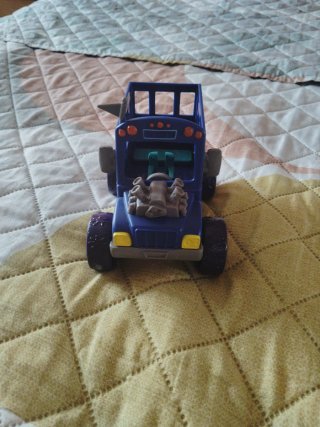 Coche de juguete azul