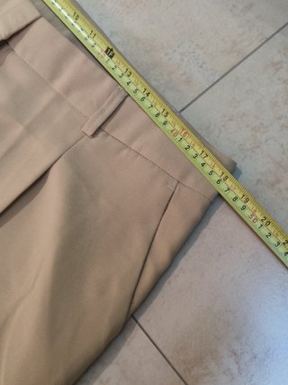 Pantalón fluido pinzas beige NUEVO – Zara