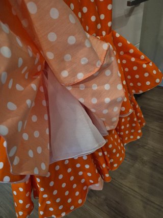 Traje de flamenca naranja lunares blancos