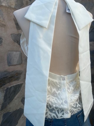 Top blanco encaje espalda lazada maxi