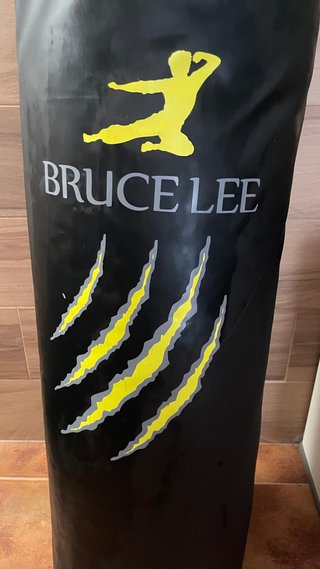 Saco Boxeo Bruce Lee + Guantes Negros