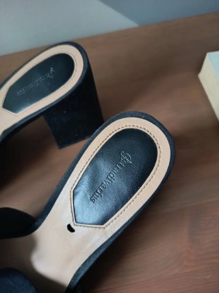 Sandalias Mule Tacón Stradivarius Negras