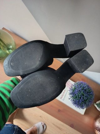 Sandalias Mule Tacón Stradivarius Negras