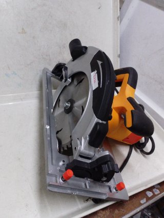 Sierra circular 2400w disco 235mm