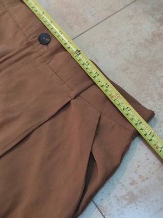 Pantalón fluido pinzas toffee NUEVO – Zara
