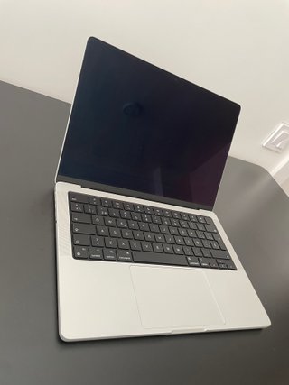 MacBook Pro 14' M4 Pro + Custodia Protettiva