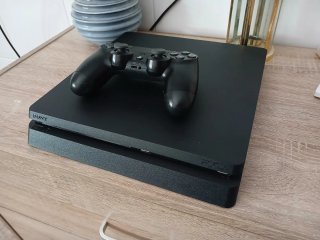 PS4 (PlayStation 4) Nera
